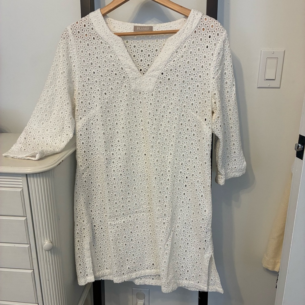 Size 10 White Eyelet Tunic Top. Planet. Gorgeous! Amazing Preloved condition.